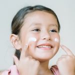 Sunscreen bisa Membantu Mengurangi Risiko Kanker Kulit Sejak Dini, Mitos atau Fakta?